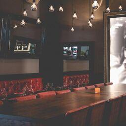 Aurochs Steakhouse - Lounge +18ans RestoMontreal.ca
