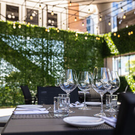 Aurochs Steakhouse - Lounge +18ans RestoMontreal.ca