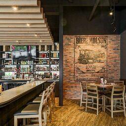 Barbies Resto Bar Grill RestoMontreal.ca
