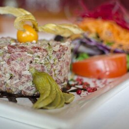 Tartare de boeuf - Batifol Bar & Grill Quebec RestoQuebec.ca