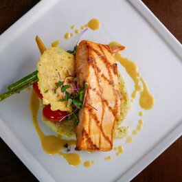 assiette de saumon - Batifol Bar & Grill Quebec RestoQuebec.ca