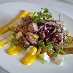 Batifol Bar & Grill Restaurant Batifol Bar & Grill RestoQuebec.ca