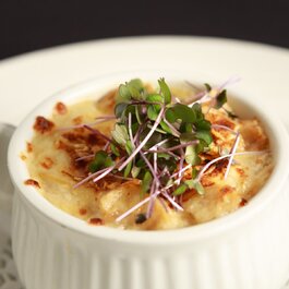 Soupe a l'oignon gratin&eacute; - Batifol Bar & Grill Asian Restaurant