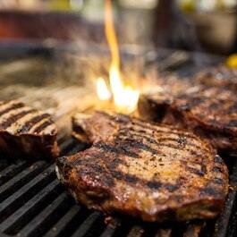 Gril - Restaurant Beffroi Steakhouse Steakhouse Restaurant Gril - Restaurant Beffroi Steakhouse Steakhouse Restaurant