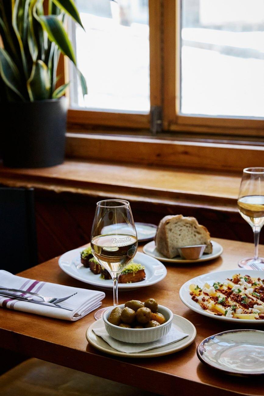 Buvette Scott - Restaurant Du Terroir à Haute-Ville (St-Jean-Baptiste), Québec