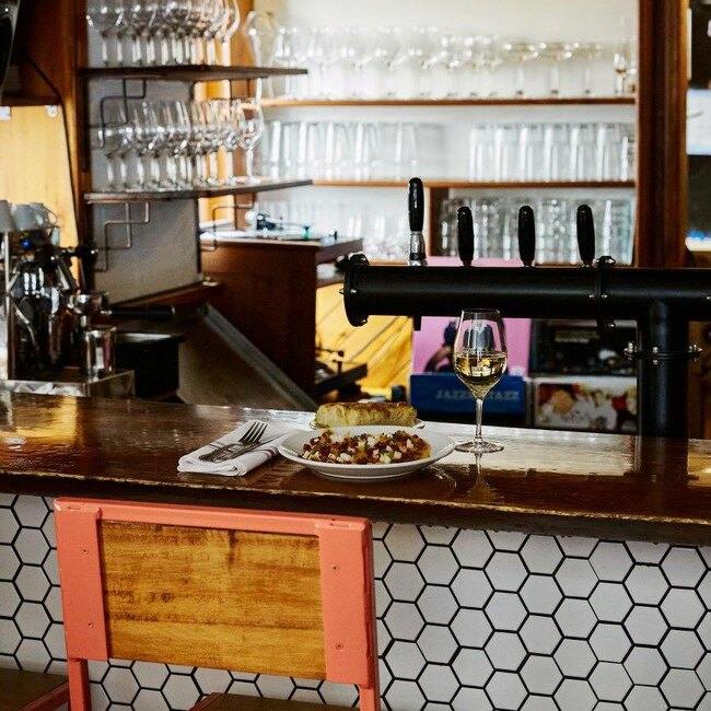 Buvette Scott - Restaurant Du Terroir à Haute-Ville (St-Jean-Baptiste), Québec
