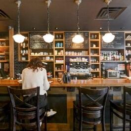 Café Le Petit Flore  Restaurant Bistro