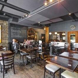 Café Le Petit Flore  Restaurant Bistro