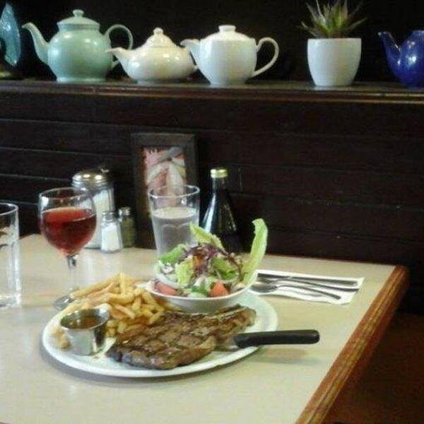 Resto Café Oxford - Restaurant Déjeuner à Notre-Dame-de-Grâce (NDG), Montréal