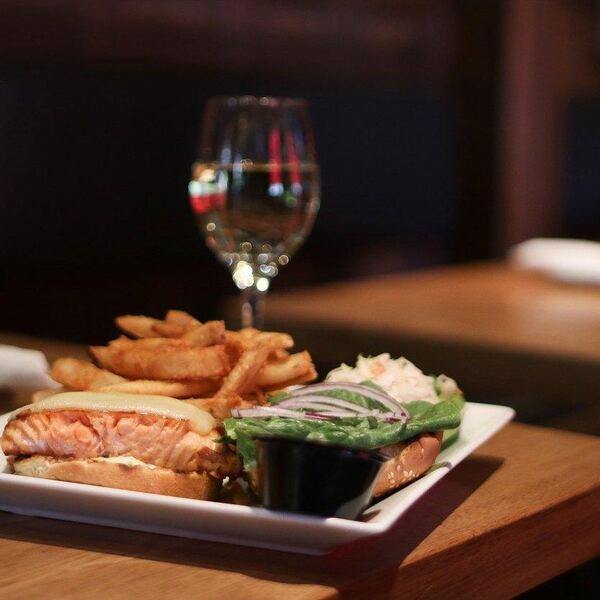 Resto-Pub Chez Vincent - Restaurant Bistro à Longueuil