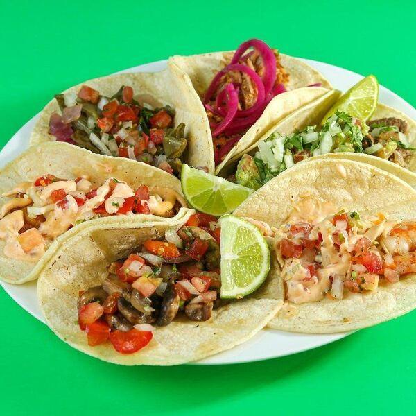 Cinco de mayo - Le 5 mai Déjeuners, tacos et salades Restaurant Montreal, QC