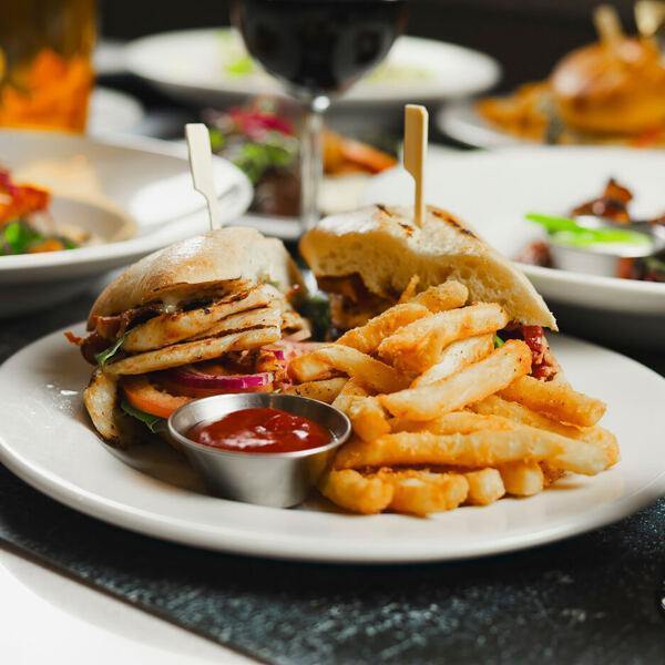 Circos - Restaurant Internationale à Centre-ville, Montréal