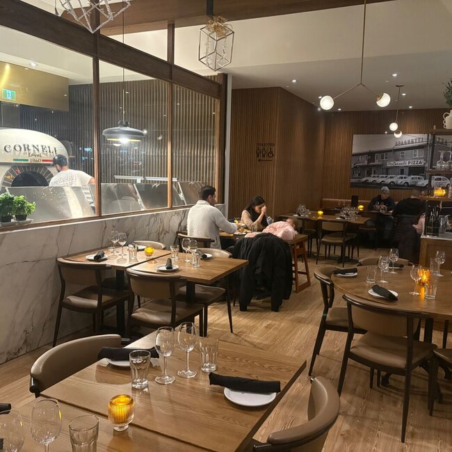 Ristorante Pizzeria Corneli, Petite-Italie, Montréal et Laval - Restaurant italienn