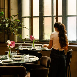 Crew 360 Saint-Jacques  Restaurant Café