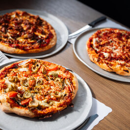 Delicia  Restaurant Deli