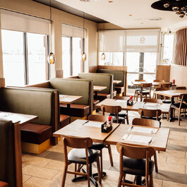 Delicia  Restaurant Deli