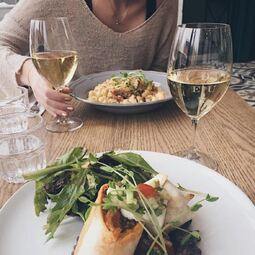DEUX restaurant x bar à vin RestoMontreal.ca