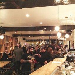 DEUX restaurant x bar à vin RestoMontreal.ca