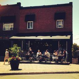 DEUX restaurant x bar à vin RestoMontreal.ca