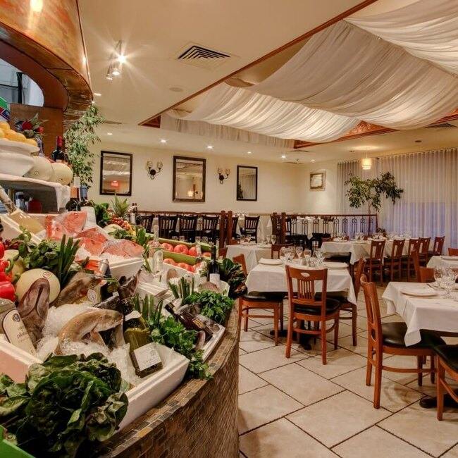 Elounda - Restaurant Méditerranéenne à Ville Saint-Laurent, Montréal
