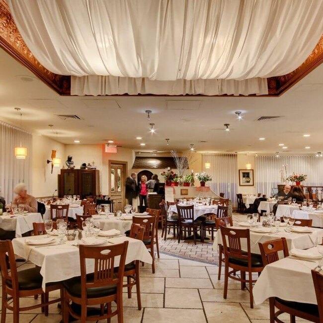 Elounda - Restaurant Méditerranéenne à Ville Saint-Laurent, Montréal