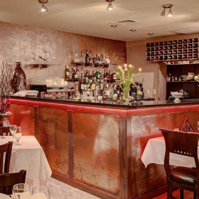 Elounda - Restaurant Méditerranéenne à Ville Saint-Laurent, Montréal