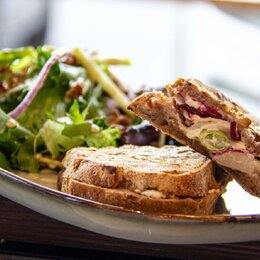 Le sandwich Bette-Ch&egrave;vre - ES Café Lévis RestoQuebec.ca