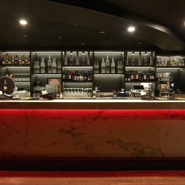 Essence Club - Restaurant Bar à Centre-ville, Montréal