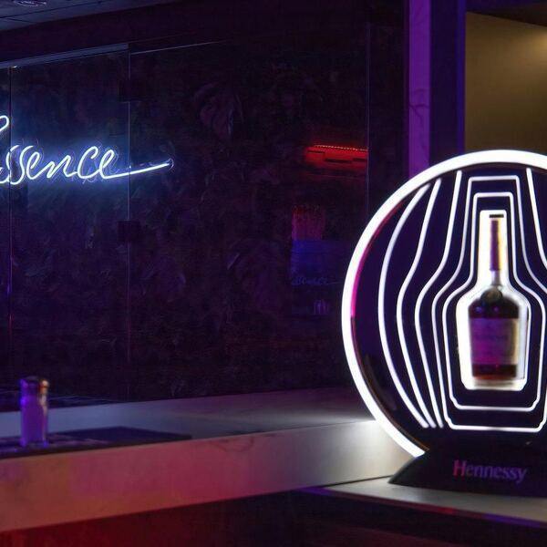 Essence Club - Restaurant Bar à Centre-ville, Montréal