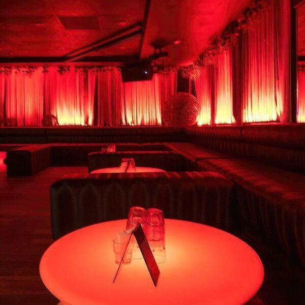 Essence Club - Restaurant Bar à Centre-ville, Montréal