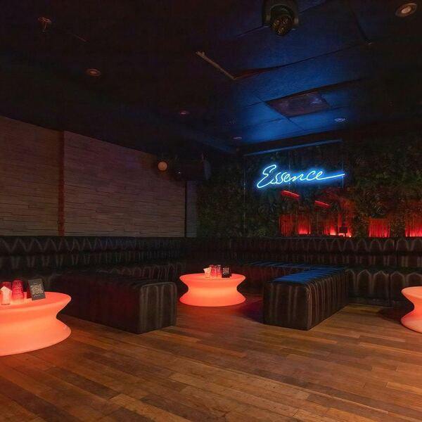 Essence Club - Restaurant Bar à Centre-ville, Montréal