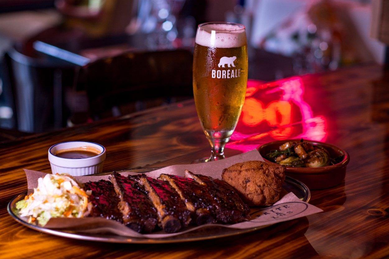 Faite à l'os - Restaurant BBQ à Vieux-Québec, Québec