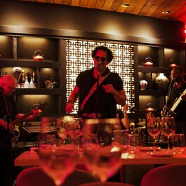 Fukurō: tapas + cocktails  Restaurant Asiatique