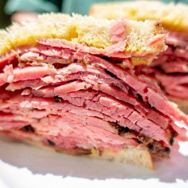 Gerry's Delicatessen - Restaurant Smoked Meat à Mercier-Hochelaga-Maisonneuve, Montréal