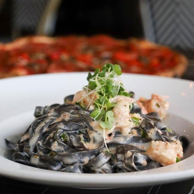 Pizzeria Gusto - Restaurant Cuisine Italienne - St-Léonard, Montréal