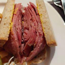 Hawgs Deli RestoMontreal.ca