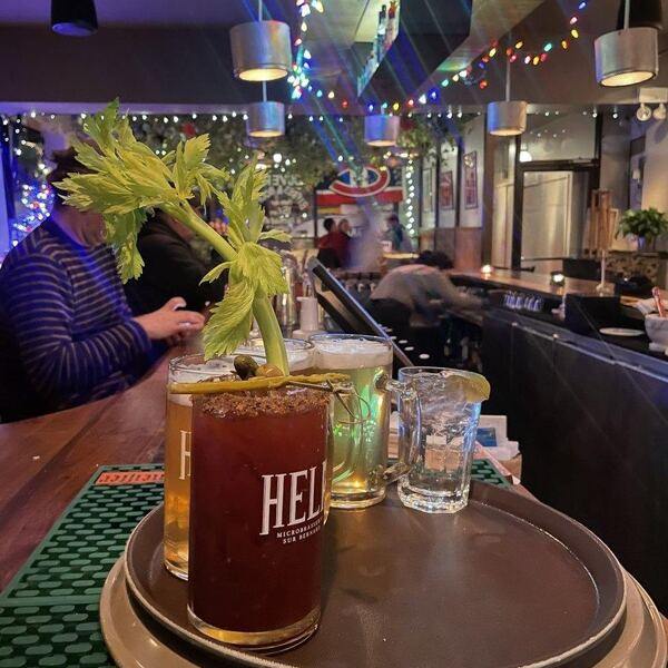 HELM microbrasserie - Restaurant Bistro à Mile-End, Montréal