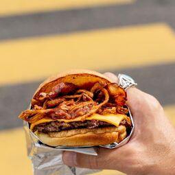 Holy Burgers - Restaurants Holy Burgers Montr&eacute;al