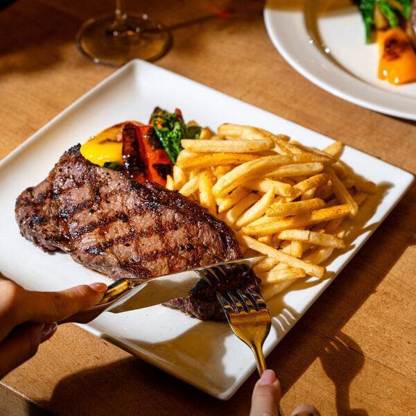 Houston Avenue Bar & Grill Restaurant Terrebonne/Lachenaie, QC