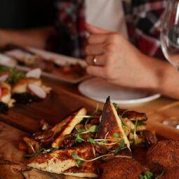 La Belle et La Barbe - Bistro Urbain RestoMontreal.ca