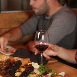 La Belle et La Barbe - Bistro Urbain RestoMontreal.ca