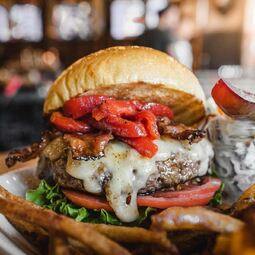 La Belle & La Boeuf - Burger Bar Chicoutimi RestoQuebec.ca