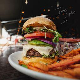 La Belle & La Boeuf - Burger Bar RestoQuebec.ca
