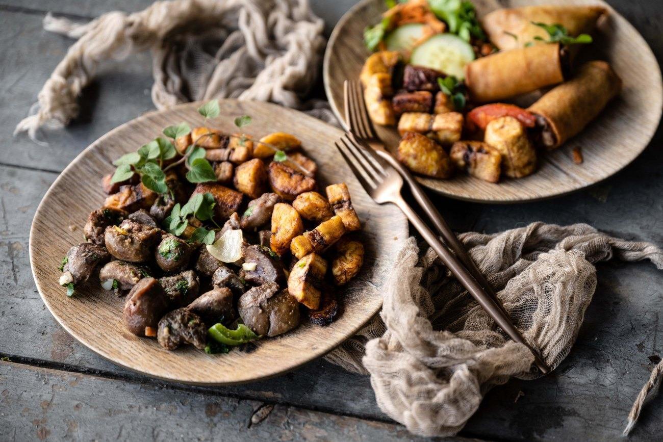 Restaurant La Calebasse - the true flavors of the tropics in the heart of Quebec, in an exotic atmosphere that transports you to the heart of Africa.