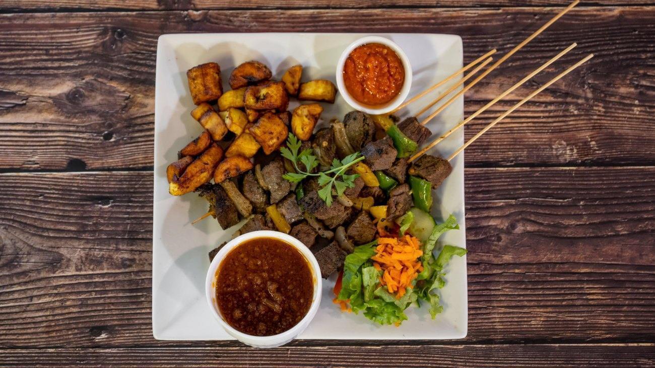 Restaurant La Calebasse - the true flavors of the tropics in the heart of Quebec, in an exotic atmosphere that transports you to the heart of Africa.