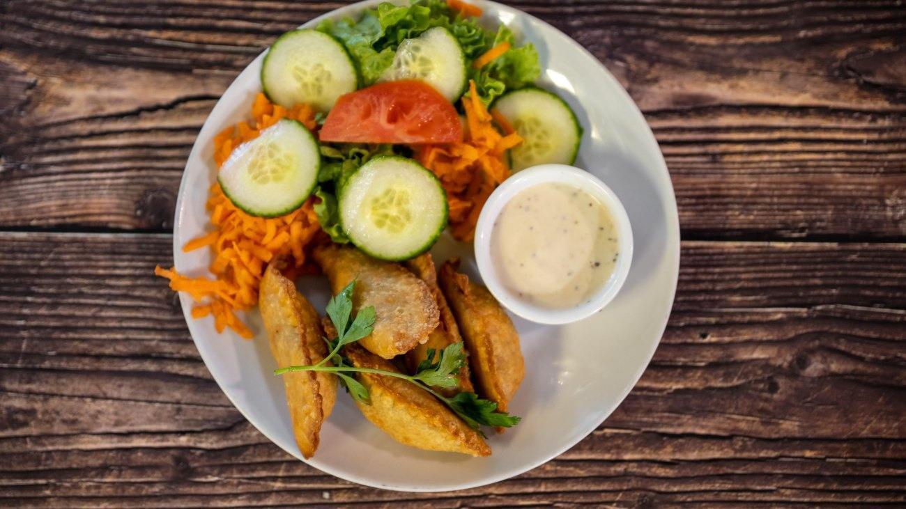 Restaurant La Calebasse - the true flavors of the tropics in the heart of Quebec, in an exotic atmosphere that transports you to the heart of Africa.
