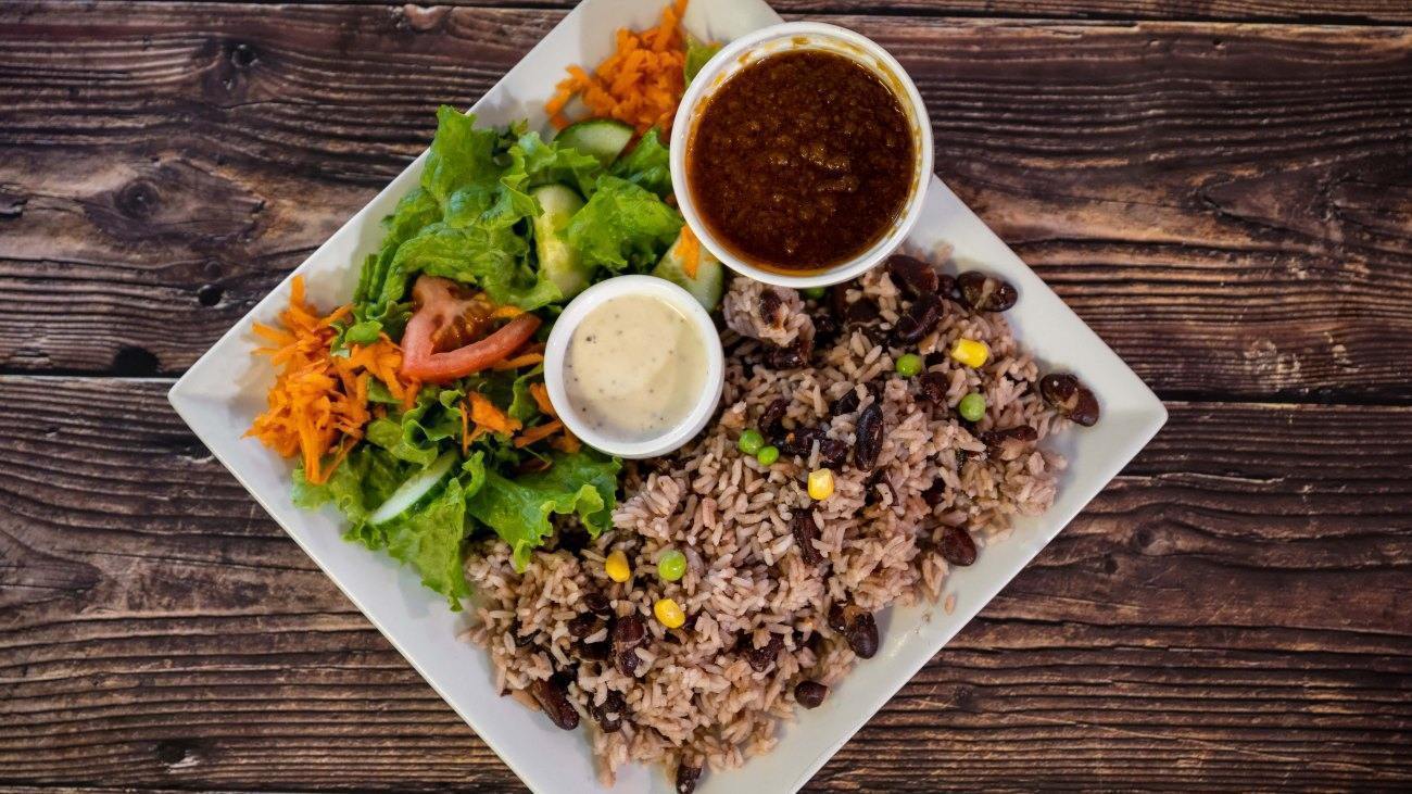 Restaurant La Calebasse - the true flavors of the tropics in the heart of Quebec, in an exotic atmosphere that transports you to the heart of Africa.