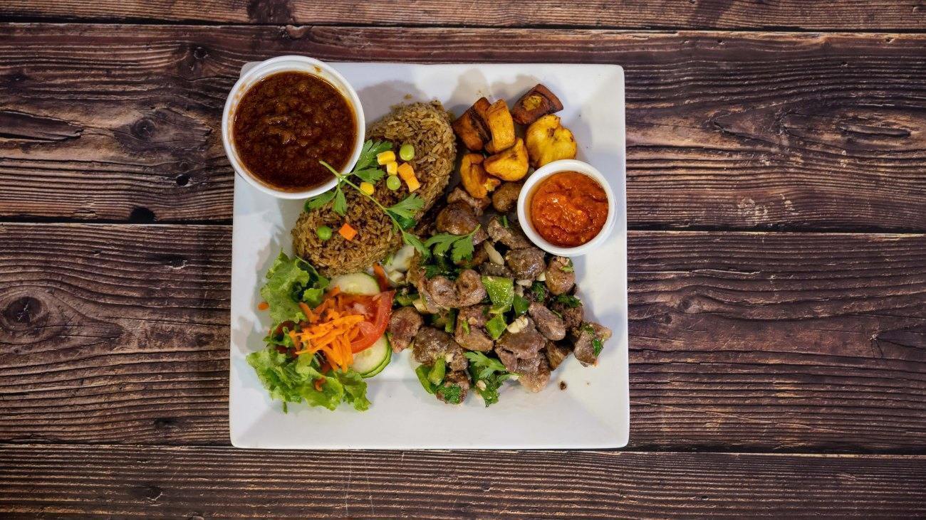 Restaurant La Calebasse - the true flavors of the tropics in the heart of Quebec, in an exotic atmosphere that transports you to the heart of Africa.