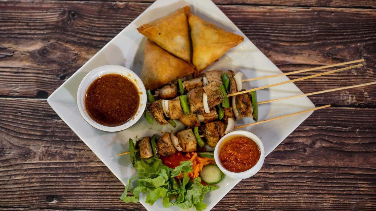 Restaurant La Calebasse - the true flavors of the tropics in the heart of Quebec, in an exotic atmosphere that transports you to the heart of Africa.