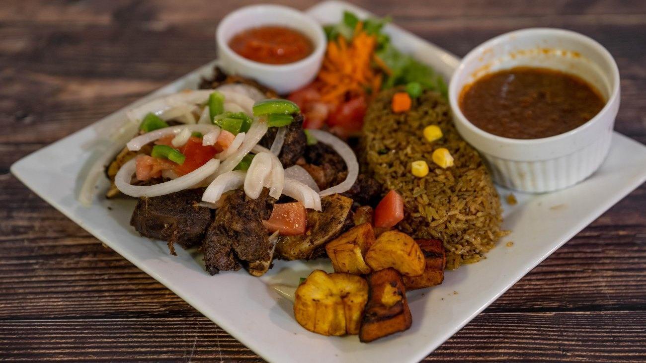 Restaurant La Calebasse - the true flavors of the tropics in the heart of Quebec, in an exotic atmosphere that transports you to the heart of Africa.